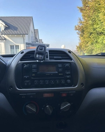 Toyota RAV4 cena 18500 przebieg: 272000, rok produkcji 2003 z Gdańsk małe 154